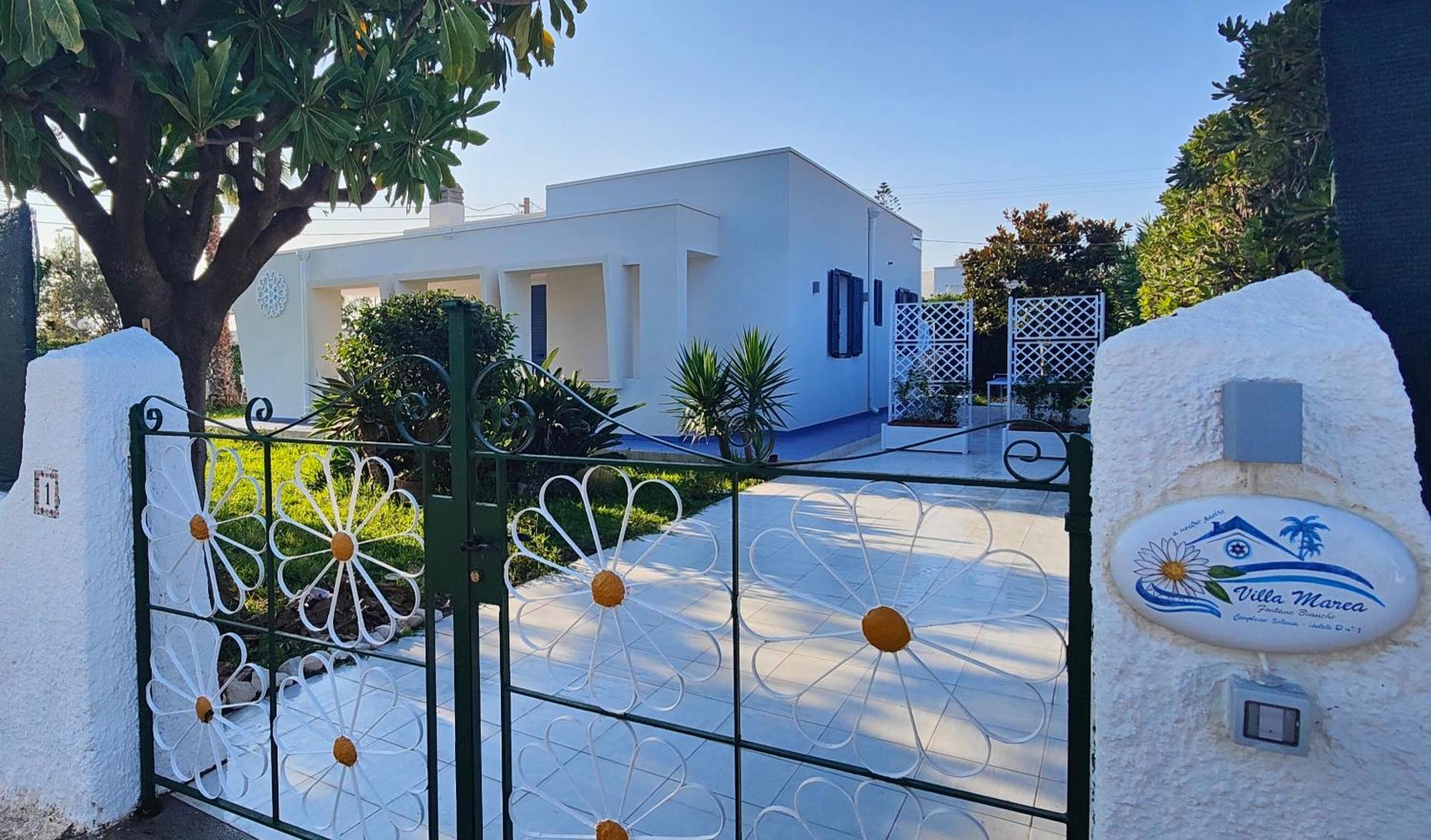 Pool Seaside Relais, Deluxe Villas - Ninfea, Marea, Rosa E Cassiopea Fontane Bianche Room photo